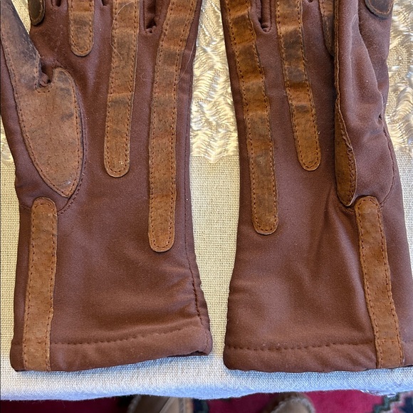 Isotoner Elegant Brown Women’s Gloves Nylon & Spandex; Soft Lining; Comfy & Warm - Picture 13 of 16